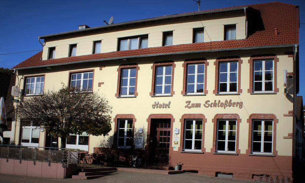 Hotel Restaurant Zum Schlossberg Wadern Extérieur photo